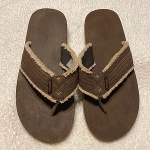 Maui Island men’s flip flops brown size 12